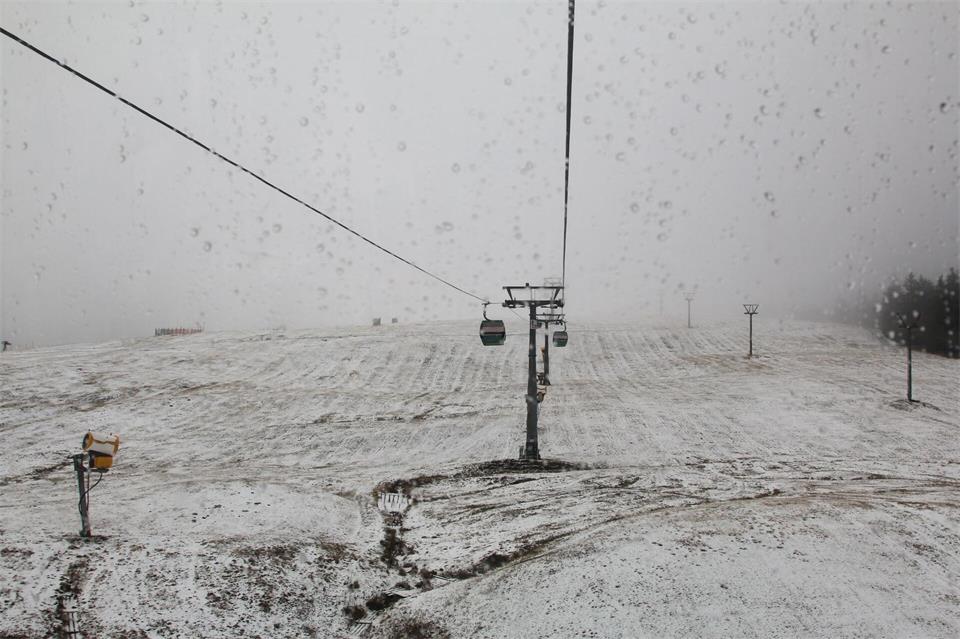 Das erste Wochenende der Saison mit Schnee gab es auf dem Feldberg. Christian Klemm/dpa