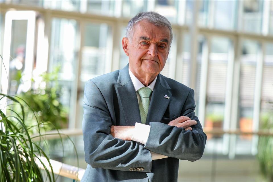 Das erweiterte Verfassungsschutzrecht des Landes Nordrhein-Westfalen ist aus Sicht von Landesinnenminister Herbert Reul (CDU) nötig, um Verfassungsfeinden nicht hinterherzuhinken. (Archivbild)Christoph Reichwein/dpa