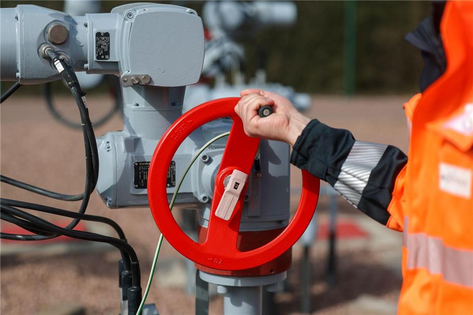 Das geplante Wasserstoff-Kernnetz gilt als wichtiger Baustein für die Dekarbonisierung der Industrie (Archivbild) Jan Woitas/dpa