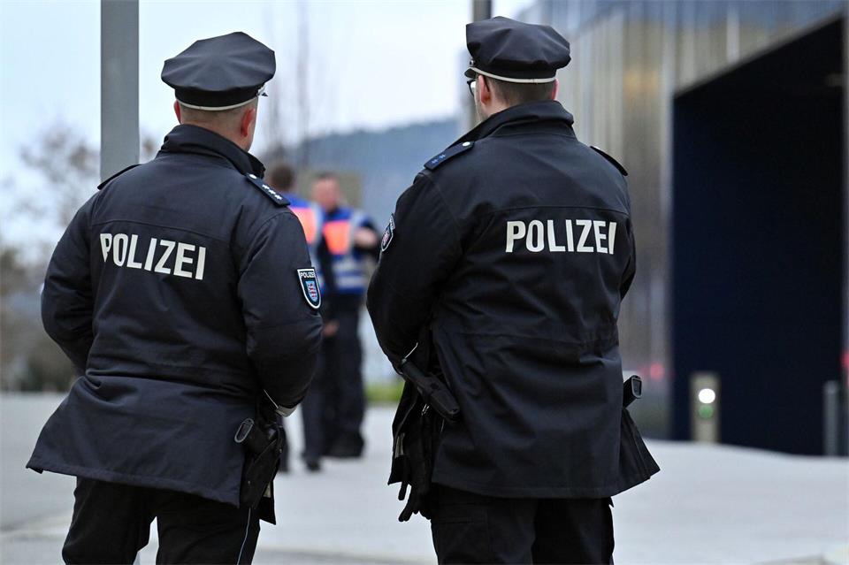 Das geplante neue Thüringer Polizeigesetz bleibt umstritten. (Symbolbild)Martin Schutt/dpa