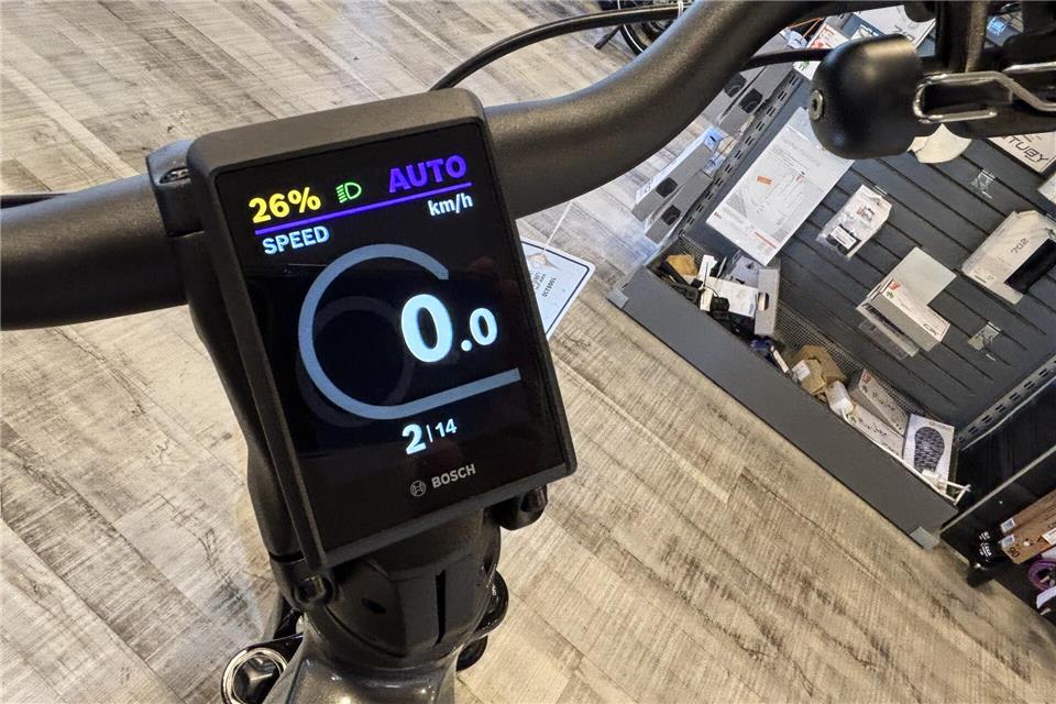 Das große Display bietet einen komfortablen Überblick während der Fahrt.