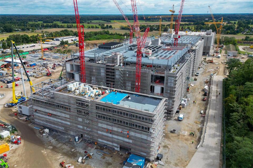 Das große Rechenzentrum der Digital-Sparte der Schwarz-Gruppe soll Ende 2027 in Lübbenau in Betrieb gehen.Patrick Pleul/dpa