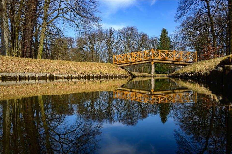 Das gute Wetter lädt in Berlin und Brandenburg zum Spazieren ein.Patrick Pleul/dpa