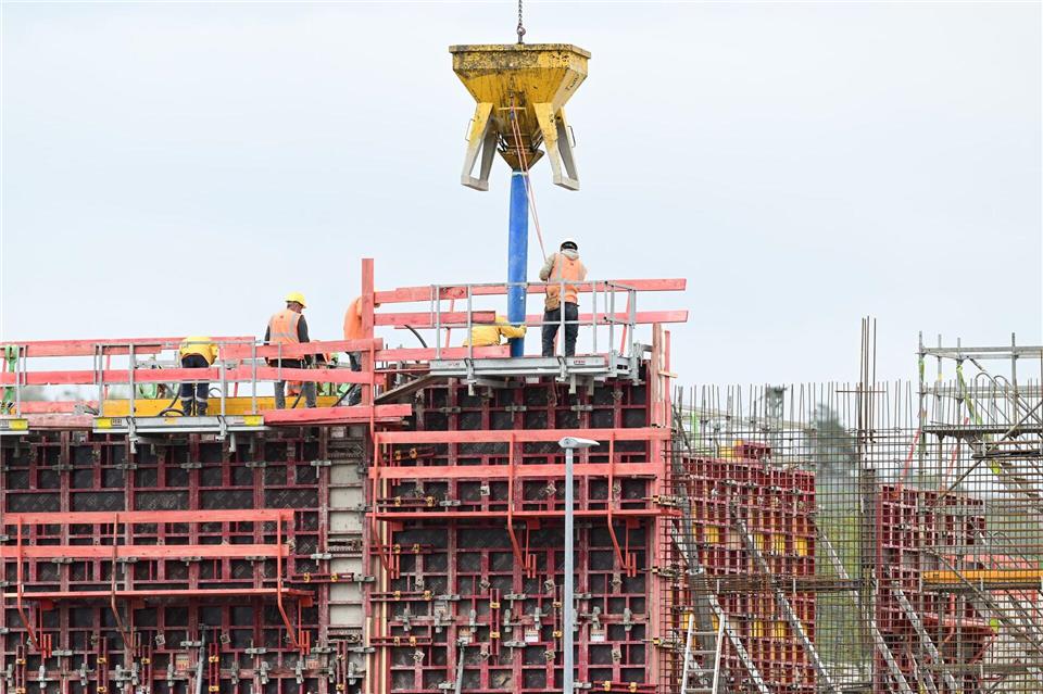 Das hessische Baugewerbe verzeichnete im ersten Halbjahr dieses Jahres 189 Insolvenzen (Symbolbild).Bernd Weißbrod/dpa