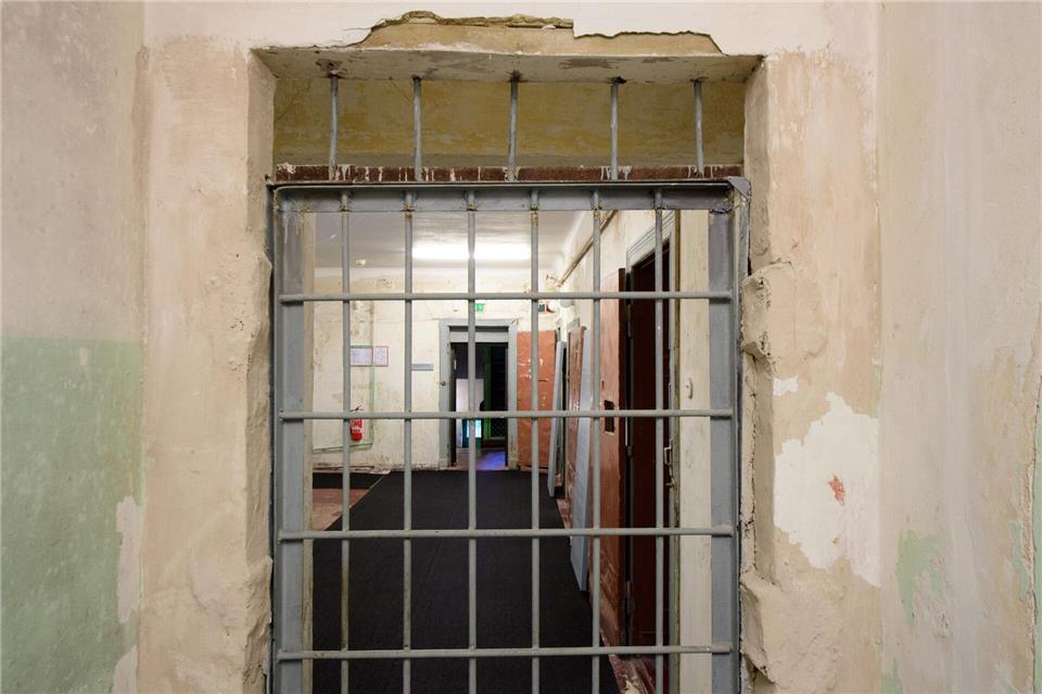 Das historische Gefängnisgebäude ist gut erhalten und zeigt in beklemmender Weise die frühere Nutzung. Soeren Stache/dpa-Zentralbild/ZB