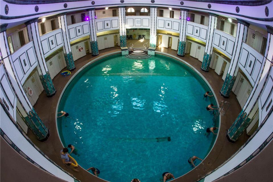 Das historische Stadtbad von 1916 gilt deutschlandweit als einzigartiges Denkmal. (Archivbild)picture alliance / dpa