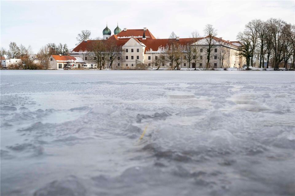 Das idyllisch gelegene Kloster Seeon in Oberbayern bildet jedes Jahr Anfang Januar die perfekte Kulisse für die Winterklausur der CSU-Bundestagsabgeordneten. (Archivbild)Peter Kneffel/dpa