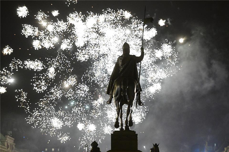 Das in Kraft getretene Gesetz verbietet unter anderem den Verkauf von Feuerwerkskörpern auf Märkten und an mobilen Verkaufsständen. (Archivbild)Roman Vondrou?/CTK/dpa