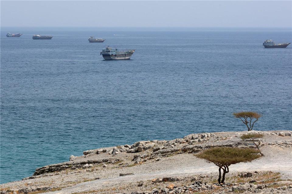 Das iranische zentrale iranische Militärkommando nannte die Kämpfe im Südlibanon sowie Israels Weigerung, sich aus der Region zurückzuziehen, als Gründe für die Schließung der Straße von Hormus. Wen Xinnian/Xinhua/dpa