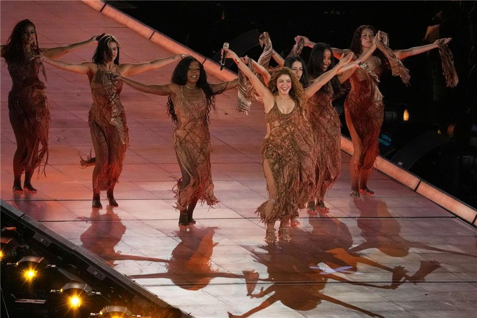 „Das ist ein Traum“ : Die 49-jährige Shakira zeigte sich vor ihren mexikanischen Fans begeistert. Marco Ugarte/AP/dpa