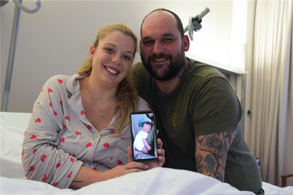 Das kleine Mädchen ist in Hamburg in einem Auto zur Welt gekommen.Marcus Brandt/dpa