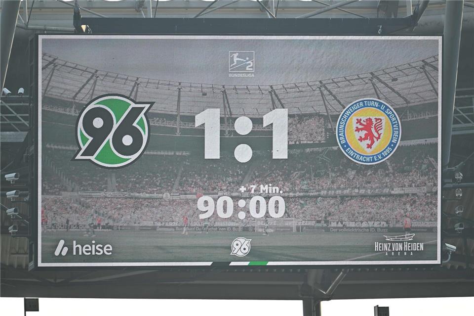 Das letzte Derby zwischen Hannover und Braunschweig endete mit einem 1:1 im NiedersachsenstadionSwen Pförtner/dpa