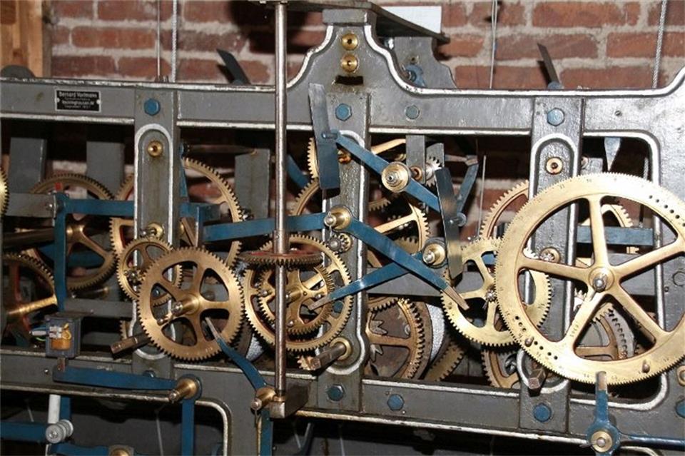 Das mechanische Werk der Kirchturmuhr.