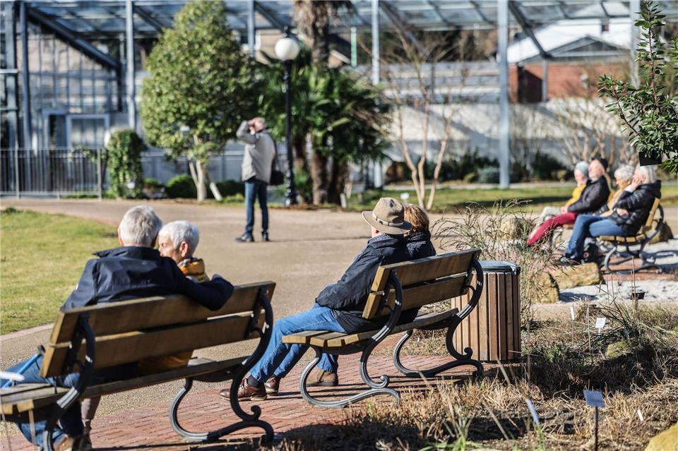 Das milder werdende Wetter lädt zur Zeit im Freien ein.Oliver Berg/dpa
