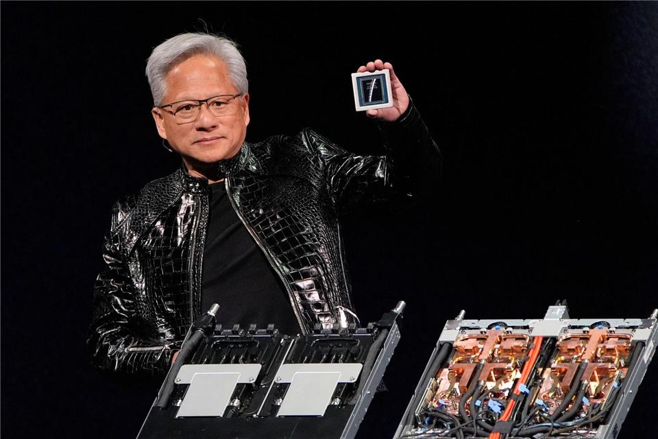 Das nächste Nvidia-Chipsystem mit dem Namen Vera Rubin ist in die Produktion gegangen, wie Konzernchef Jensen Huang bekanntgab. John Locher/AP/dpa