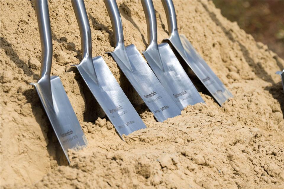 Das neue Arzneimittel-Verteilzentrum in Stralsund soll im Sommer 2026 fertig sein.Stefan Sauer/dpa