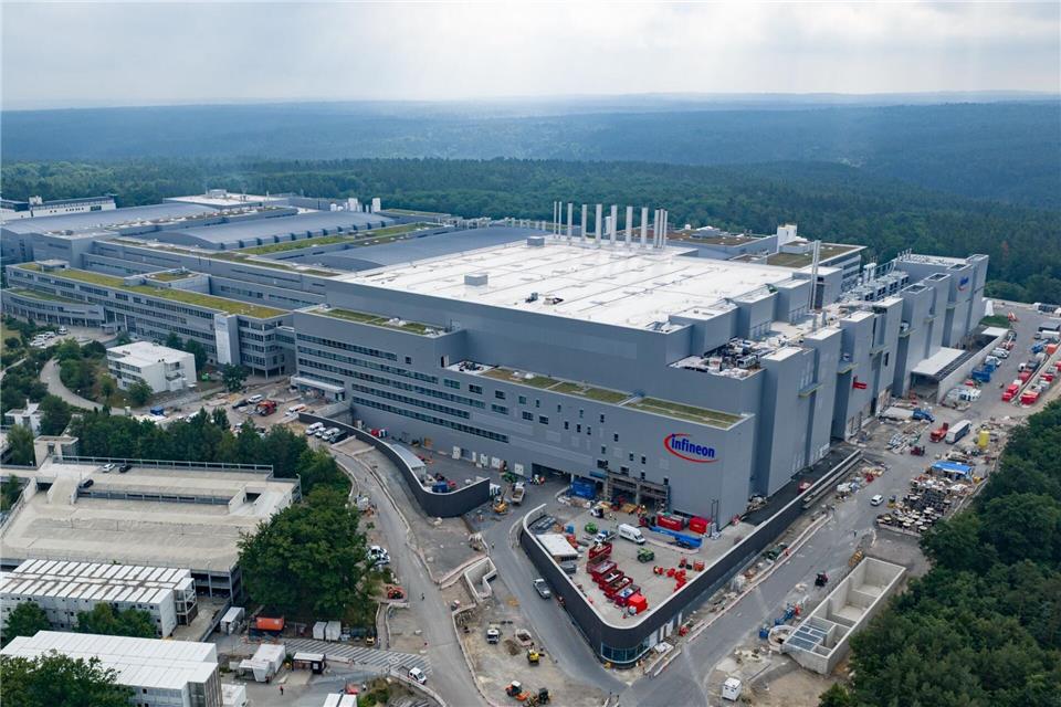 Das neue Chipwerk von Infineon in Dresden kostete fünf Milliarden Euro. Robert Michael/dpa