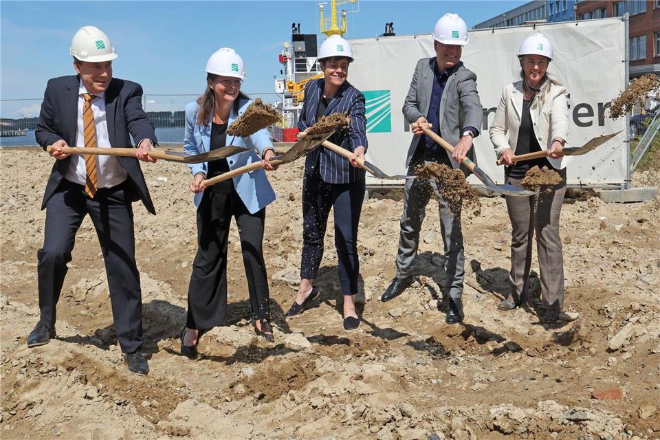Spatenstich für Fraunhofer-Institut in Rostock Das neue Fraunhofer Institut soll 2028 fertig sein.Bernd W�stneck/dpa