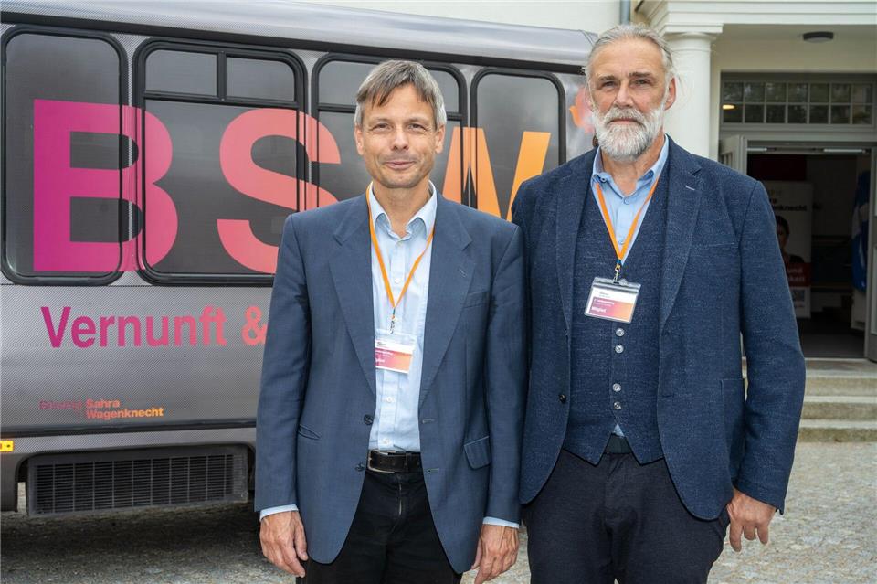 Das neue Führungsduo des BSW im Nordosten: Peter Langer (links) und Peter Schabbel.Stefan Sauer/dpa