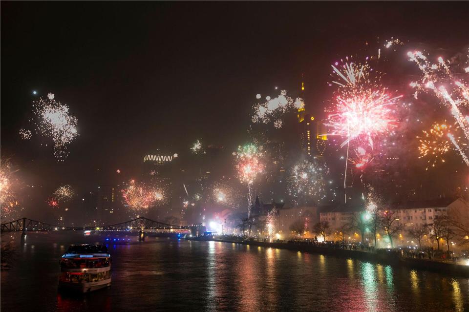 Das neue Jahr begann in Frankfurt aus Sicht der Polizei vergleichsweise ruhig. Helmut Fricke/dpa