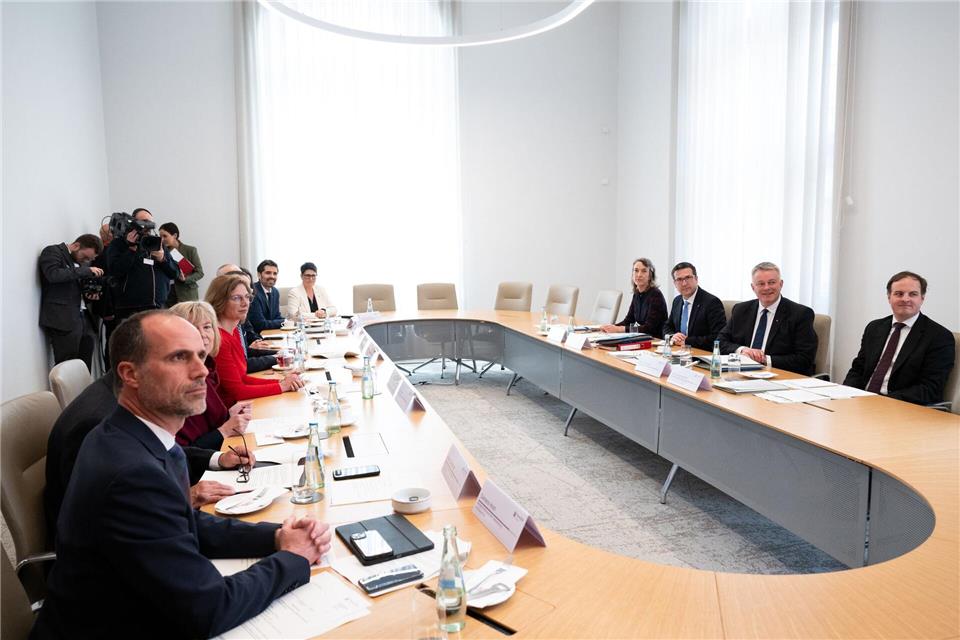 Das neue Kabinett ist seit 18. Mai im Amt. (Archivfoto)Florian Wiegand/dpa