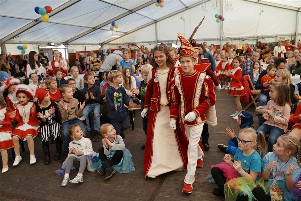 Das neue Kinderprinzenpaar Charlie I. und Johanna I