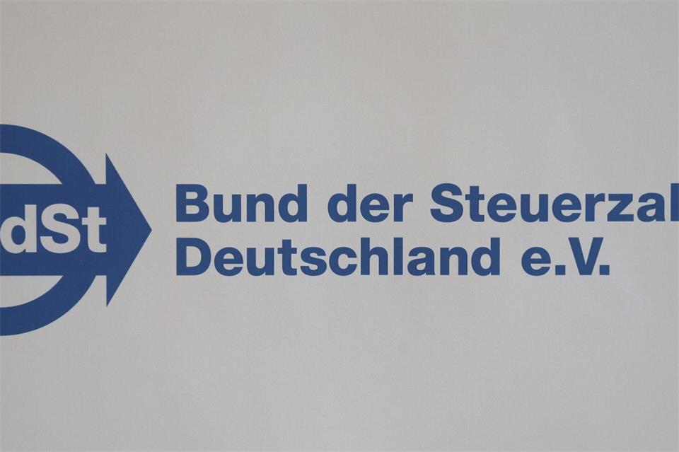 Das neue Schwarzbuch des Bundes der Steuerzahler wird vorgestellt. (Archivbild)Wolfgang Kumm/dpa