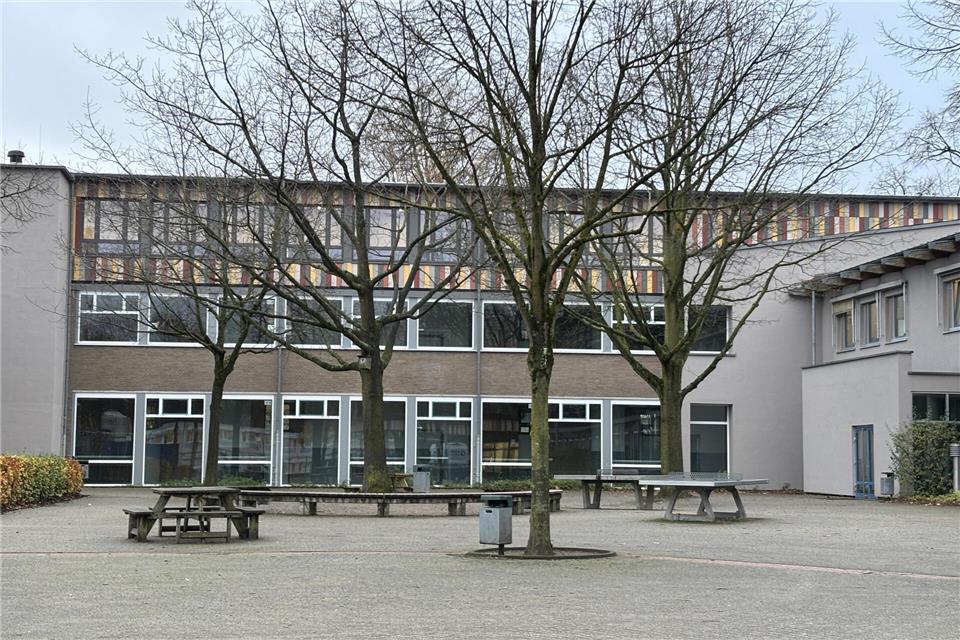 Das neue Stockwerk greift die gleichen bunten und fröhlichen Farben auf wie das neue Oberstufenzentrum.