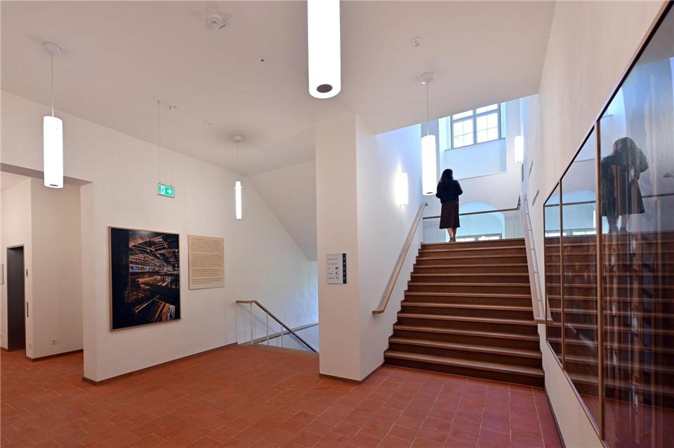 Das neue Treppenhaus mitsamt Aufzug im Westflügels des Schlosses können nun genutzt werden. Martin Schutt/dpa