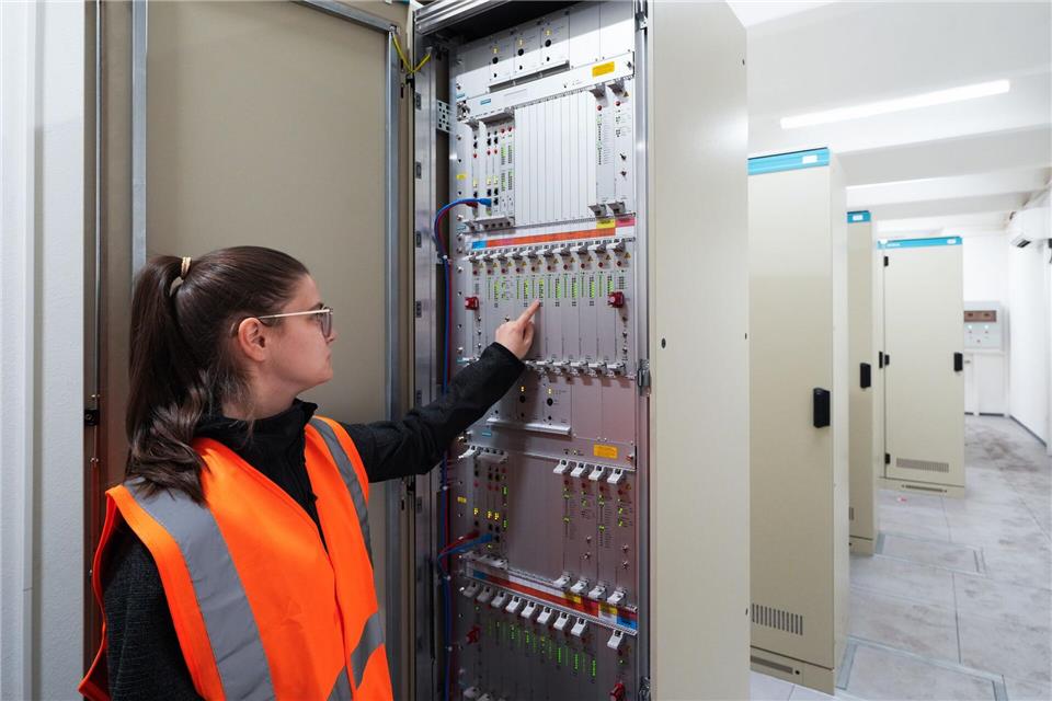 Das neue elektronische Stellwerk der BVG am Alexanderplatz ist bereits fertig und soll Im Laufe des Oktober in Betrieb gehen.Soeren Stache/dpa