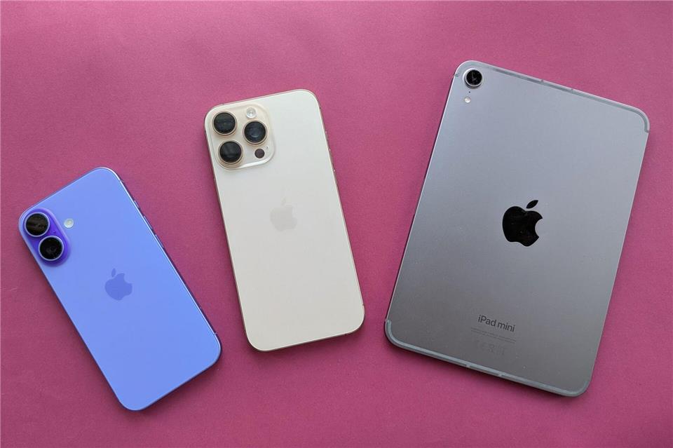 Das neue iPad mini im Vergleich zum iPhone 16 (l) und iPhone 16 Pro Max.Christoph Dernbach/dpa-tmn