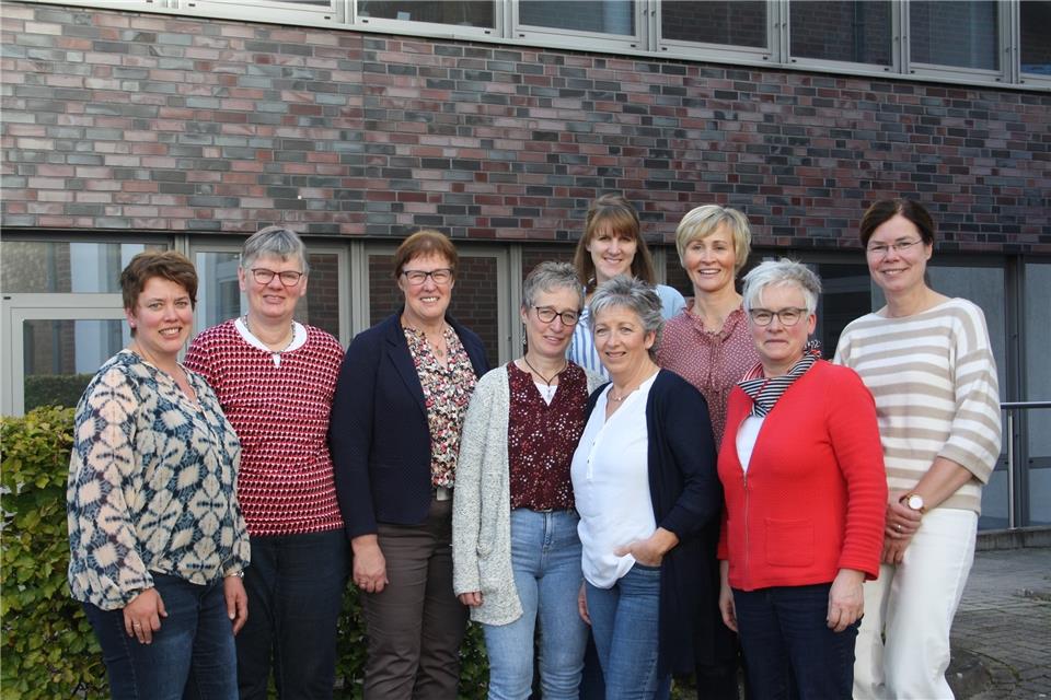 Das neue und alte Vorstandsteam der Landfrauen Marbeck: Marion Hinzelmann, Regina Teigeler, Dorothee Sundermann, Annegret Kapell, Bettina Beckmann, Mechthild Ebbert (vordere Reihe von links), Lisa Sundermann, Ulla Hadder sowie Eva Wansing (hintere Reihe von links).
