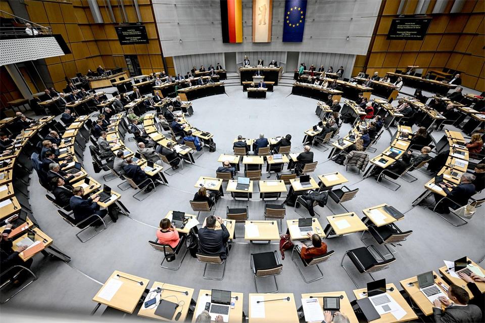 Das neugewählte Berliner Abgeordnetenhaus hat 153 Mitglieder. (Archivbild) Britta Pedersen/dpa