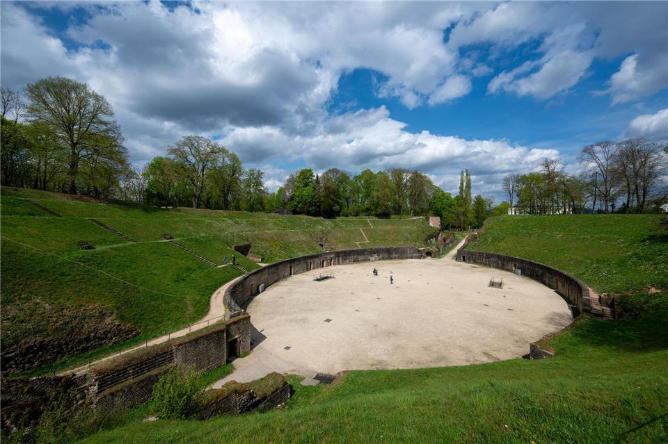 Das römische Amphitheater in Trier bot bis zu 18.000 Zuschauerinnen und Zuschauern Platz für ein blutrünstiges Unterhaltungsprogramm aus Kämpfen zwischen Menschen oder zwischen Tieren. (Archivbild)Harald Tittel/dpa