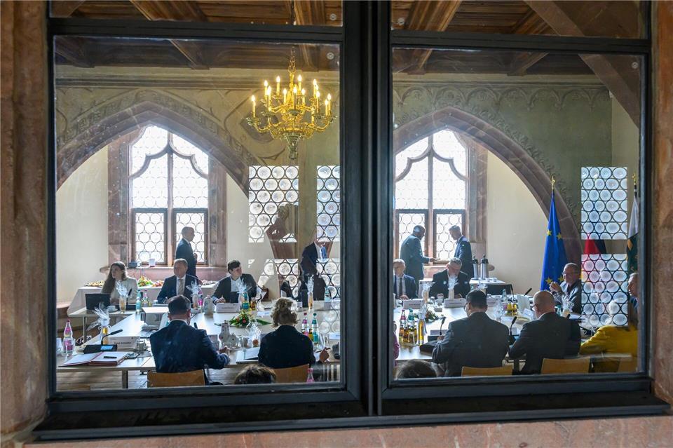 Das sächsische Kabinett hat bei einer Sitzung im Schloss Rochlitz vor allem über den Masterplan Südwestsachsen gesprochen.Hendrik Schmidt/dpa