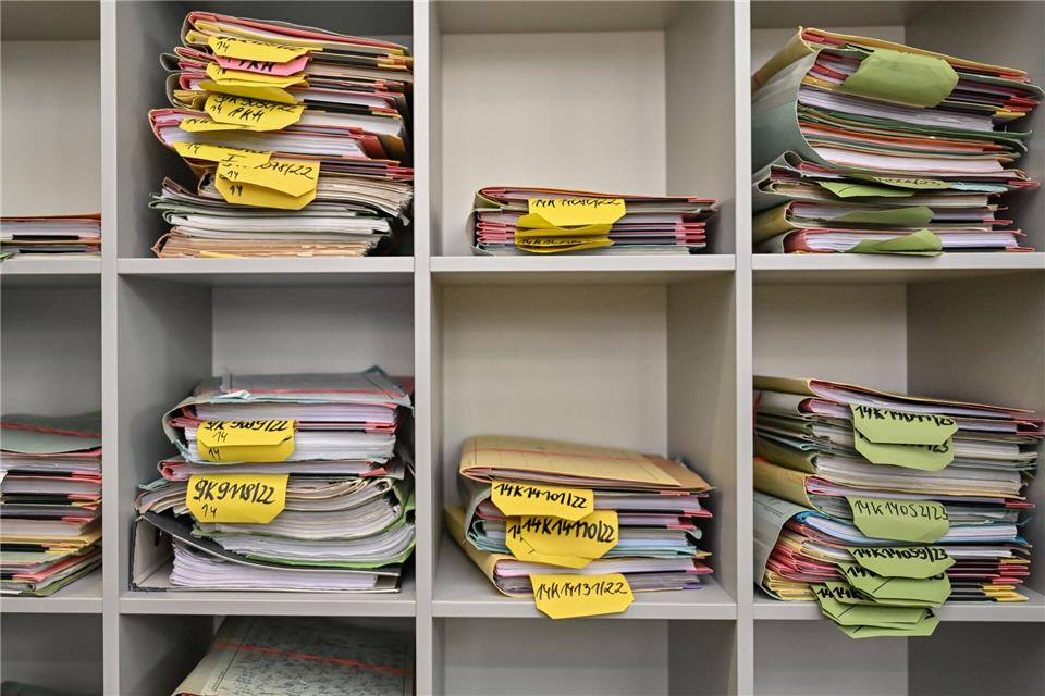 Das sächsische Kabinett hat ein Maßnahmenpaket zum Bürokratieabbau auf den Weg gebracht (Symbolbild).Patrick Pleul/dpa