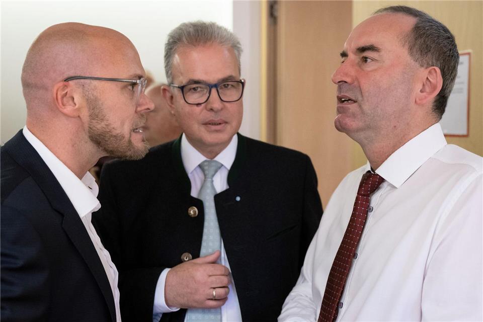 Das schlechte Ergebnis der Freien Wähler bei der Bundestagswahl basiert nach Lesart einiger junger Abgeordneter der Partei im bayerischen Landtag um Digitalminister Fabian Mehring (links) auf einer Strategie, die zu sehr auf den ländlichen Raum setzt. (Archivbild)Sven Hoppe/dpa
