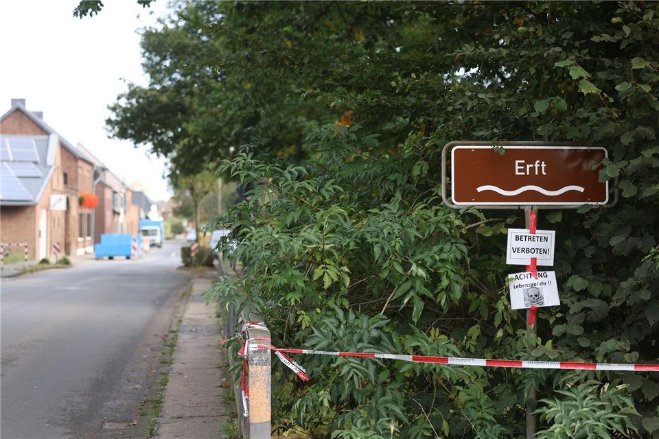 Das verseuchte Wasser aus einem alten Stollen im Mechernicher Bleiberg läuft in den Veybach und von da aus über die Erft in den Rhein. (Archivbild)Oliver Berg/dpa