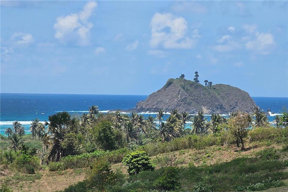 Das vielerorts noch idyllische Lombok ist die Nachbarinsel von Bali.Ahmad Pathoni/dpa