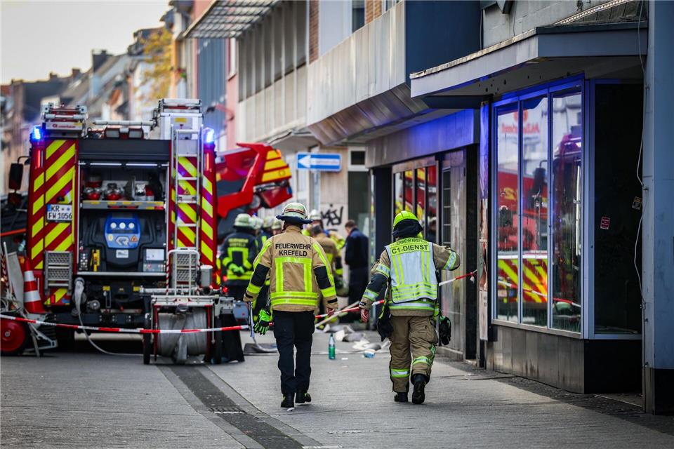 Das vom Feuer zerstörte Geschäft befindet sich in der FußgängerzoneChristoph Reichwein/dpa