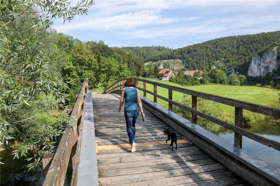 Das warme Wetter lockt am Pfingstwochenende nach draußen. (Archivbild)Thomas Warnack/dpa
