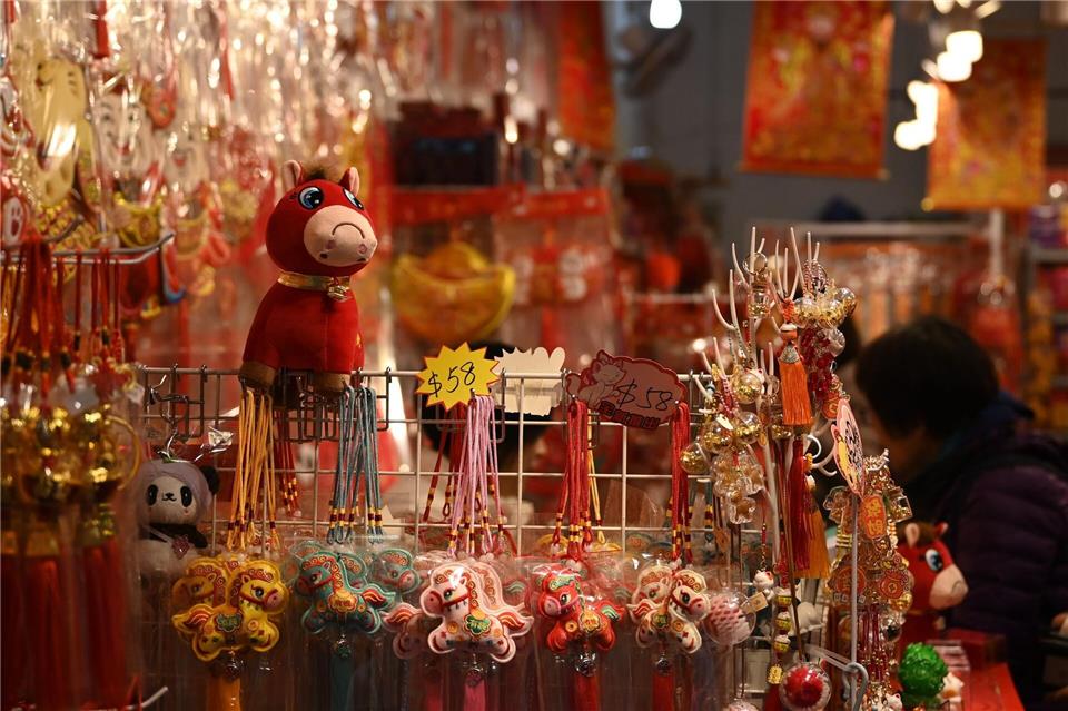 Das „weinende Pferd“ trägt den Mund wegen eines Produktionsfehlers falsch herum. (Archivbild)Johannes Neudecker/dpa