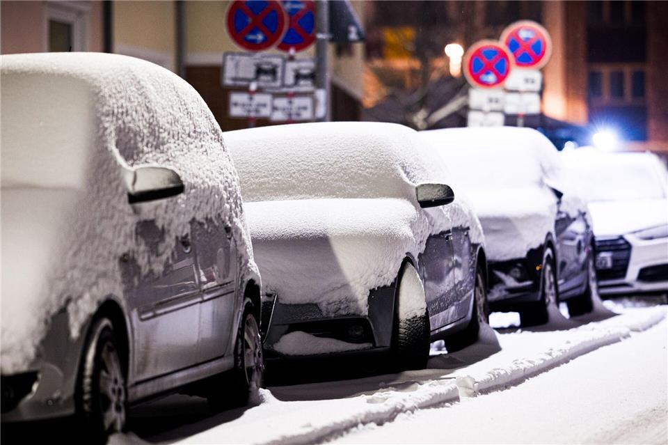 Das winterliche Wetter bleibt laut DWD. (Symbolbild)Moritz Frankenberg/dpa