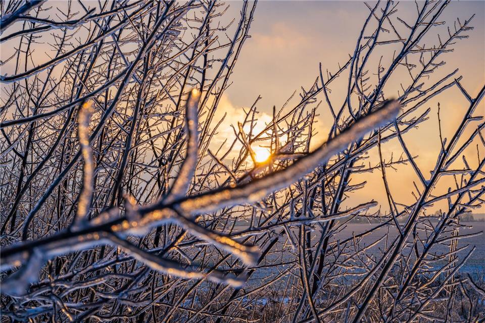 Das winterliche Wetter hält in vielen Regionen an. Patrick Pleul/dpa