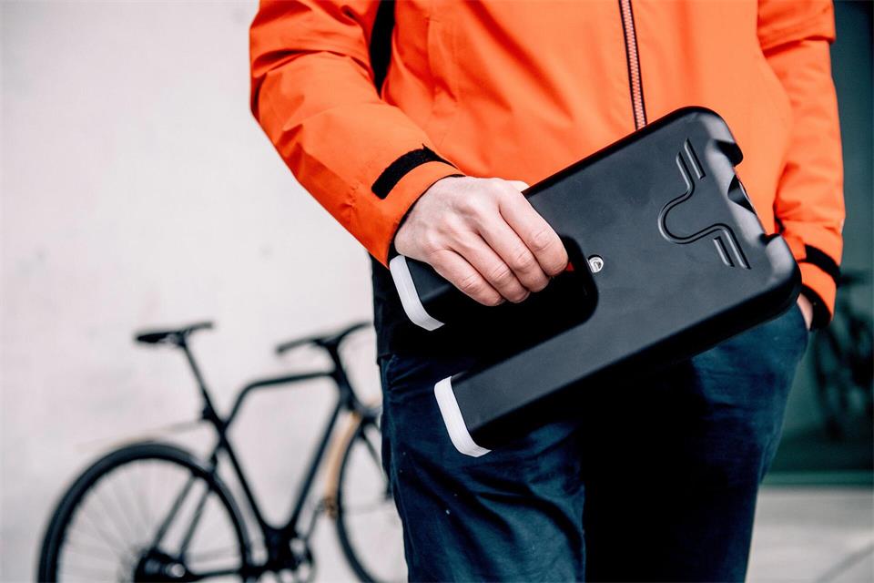 Dass E-Bike Akkus brennen und dadurch weitere Schäden entstehen, kann vorkommen. picture alliance/dpa/dpa-tmn