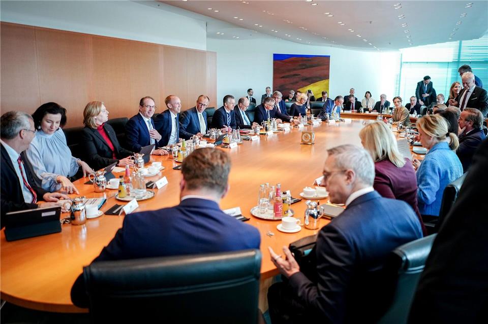 Dass die Entscheidungen der aktuellen Bundesregierung zu den wesentlichen Ursachen für die Konjunkturschwäche zählt, denken 39 Prozent der Bundesbürger. (Archivfoto)Kay Nietfeld/dpa