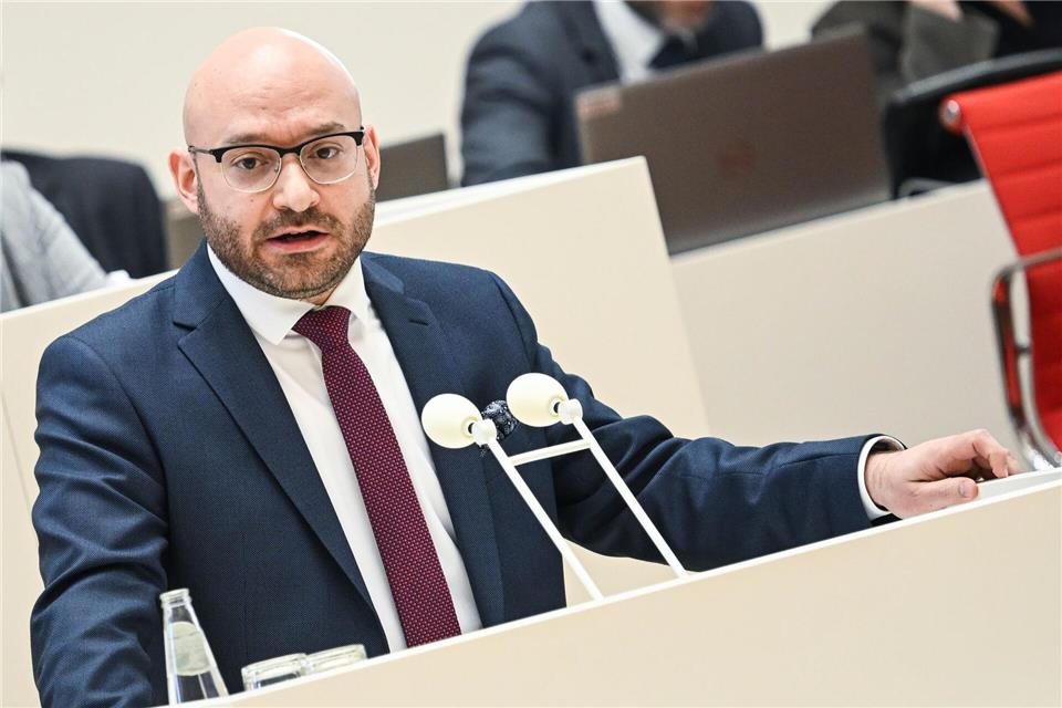 Dass die Zahl der angekommenen Wahlbriefe in Strausberg stark zurückging, findet auch Innenminister René Wilke (SPD) ungewöhnlich. (Archivbild)Britta Pedersen/dpa