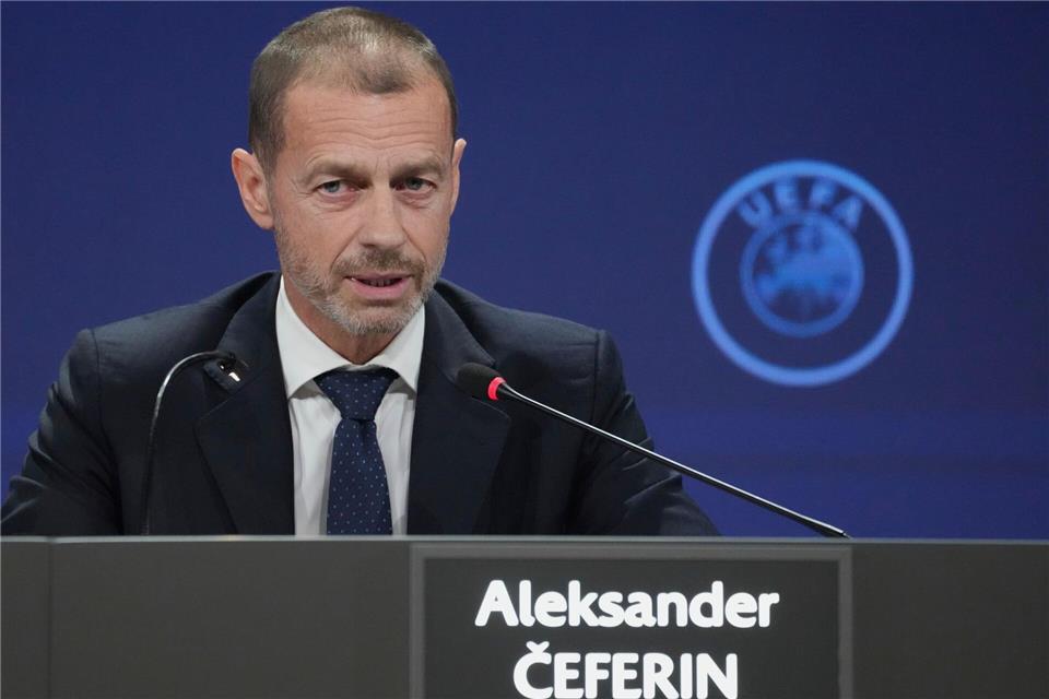 Dass europäische Liga-Clubs ihre Spiele auf anderen Kontinenten austragen, will UEFA-Präsident Aleksandar Ceferin nur im Ausnahmefall akzeptieren. (Archivbild)Darko Vojinovic/AP/dpa