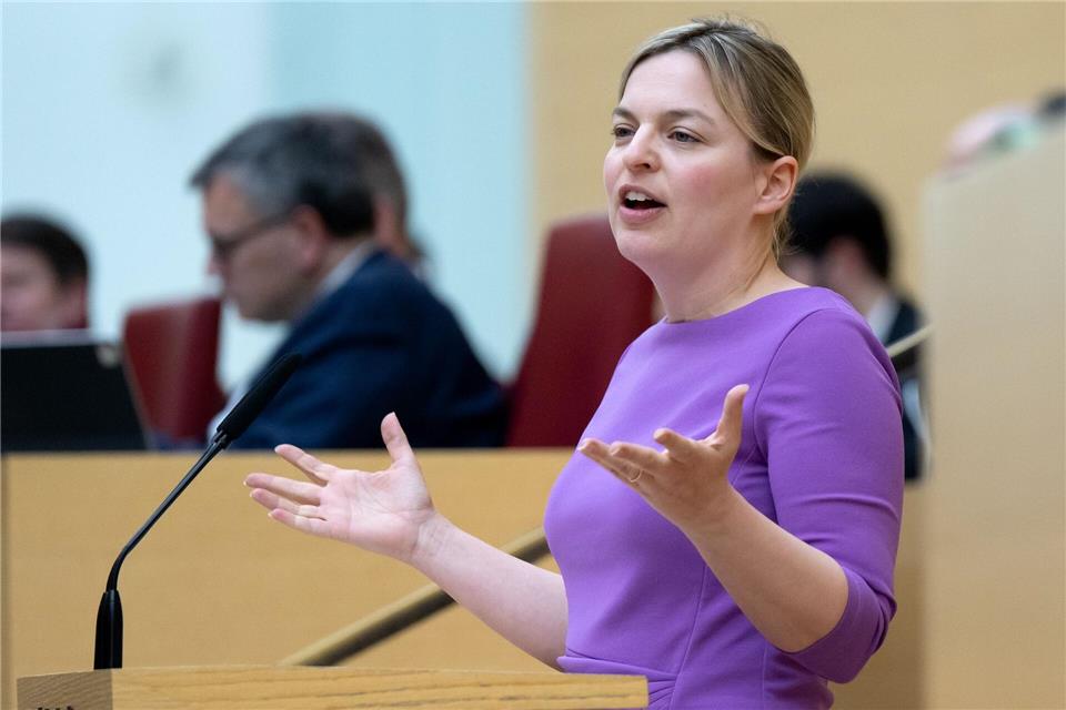 Dass hunderttausende Wohnungen in Bayern leer stünden, sei angesichts des Wohnungsmangels ein „Irrsinn“, sagte Grünen-Fraktionschefin Katharina Schulze. (Archivbild)Sven Hoppe/dpa