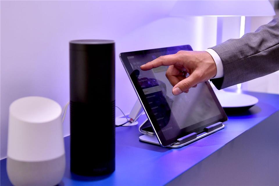 Daten, die etwa Geräte für das „smart Home“ sammeln, sollen Nutzerinnen und Nutzern ab Freitag leichter zugänglich gemacht werden. (Symbolbild)Britta Pedersen/zb/dpa